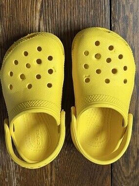 Kids Crocs Size 8 Classic Clogs Lemon Yellow Slip On Sandals
